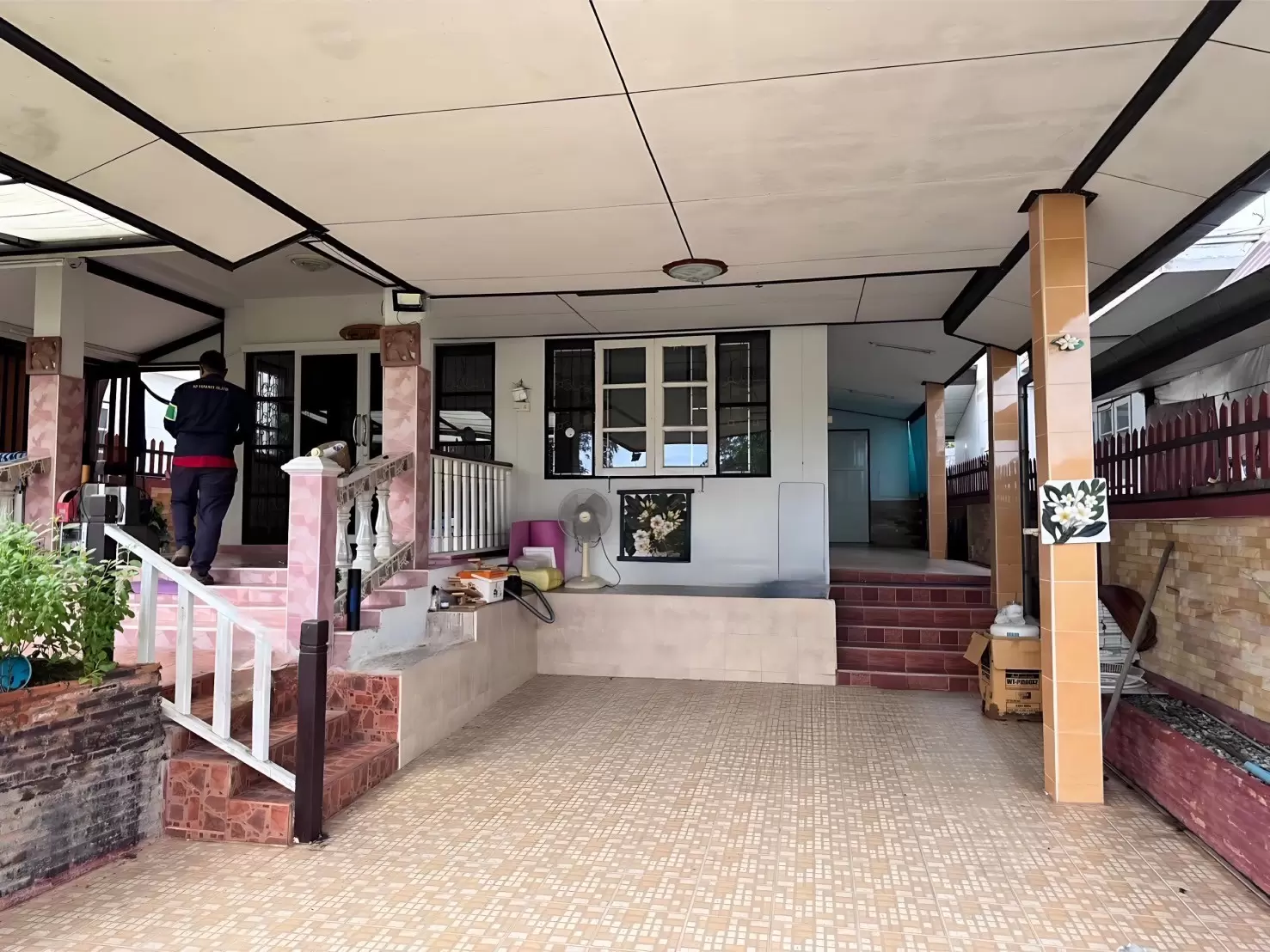 บ้านเดี่ยวสองชั้น หมู่บ้านสหกรณ์การเคหสถานราชนาวี1 ต พลูตาหลวง อ สัตหีบ จ ชลบุรี