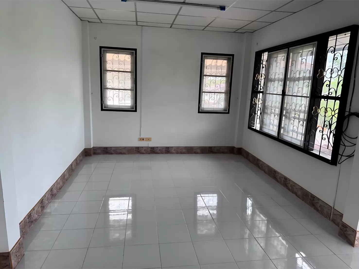 บ้านเดี่ยวสองชั้น หมู่บ้านสหกรณ์การเคหสถานราชนาวี1 ต พลูตาหลวง อ สัตหีบ จ ชลบุรี