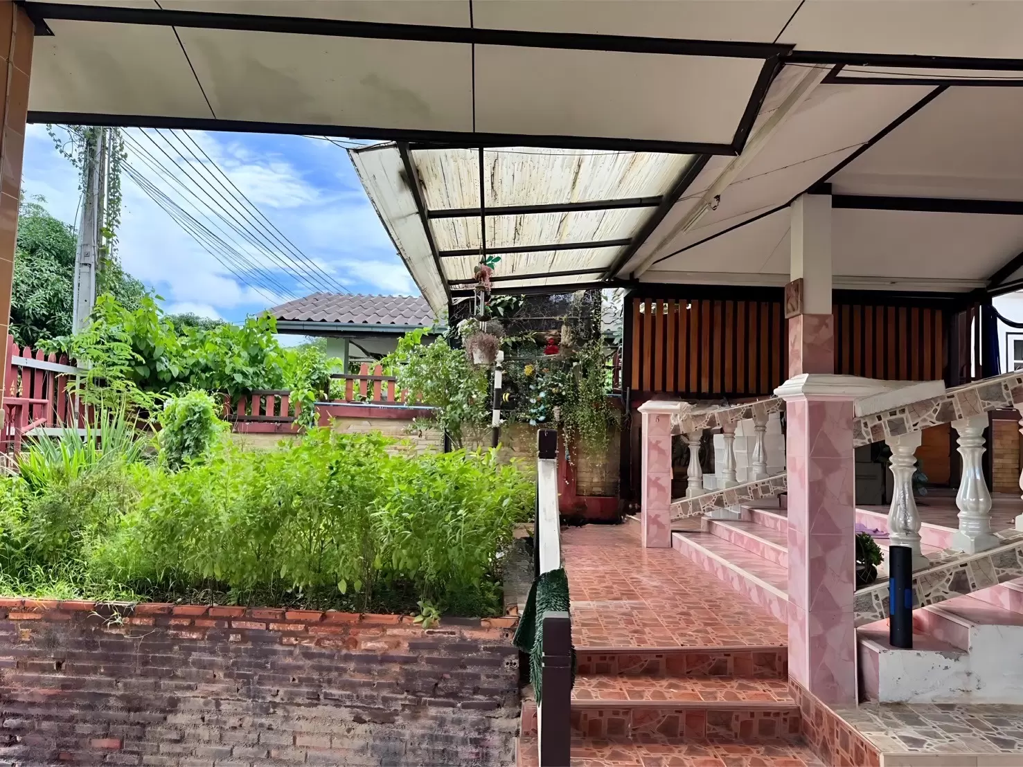 บ้านเดี่ยวสองชั้น หมู่บ้านสหกรณ์การเคหสถานราชนาวี1 ต พลูตาหลวง อ สัตหีบ จ ชลบุรี